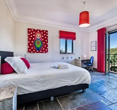 Sleeps 14 Donalda