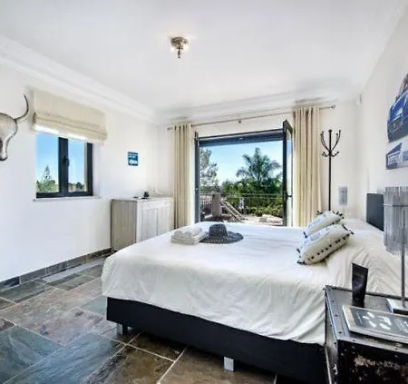 Sleeps 14 *
