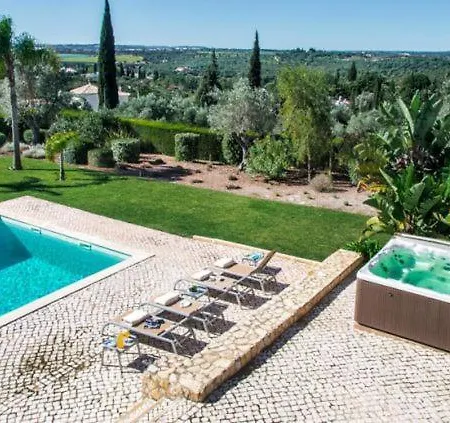 Villa Sleeps 14