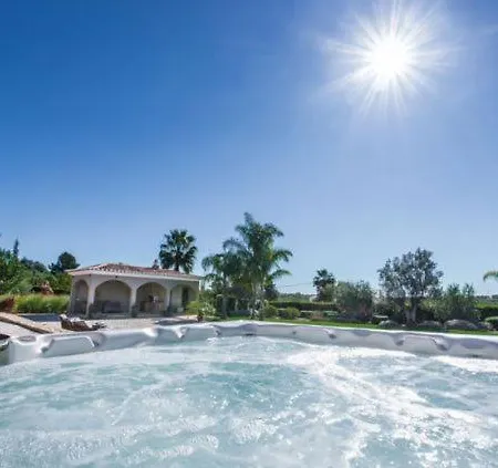 Sleeps 14 *