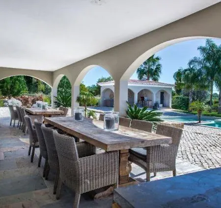 Villa Sleeps 14 *