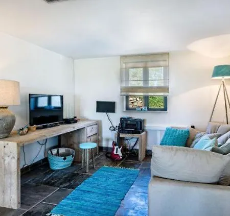 Sleeps 14 *
