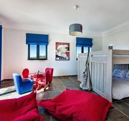 Sleeps 14 Villa *
