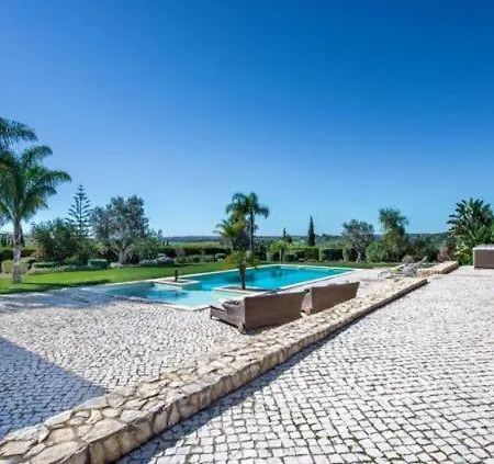 Sleeps 14 *
